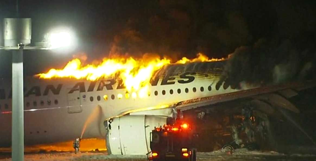 Airplane on fire at Tokyo airport 5 people dead